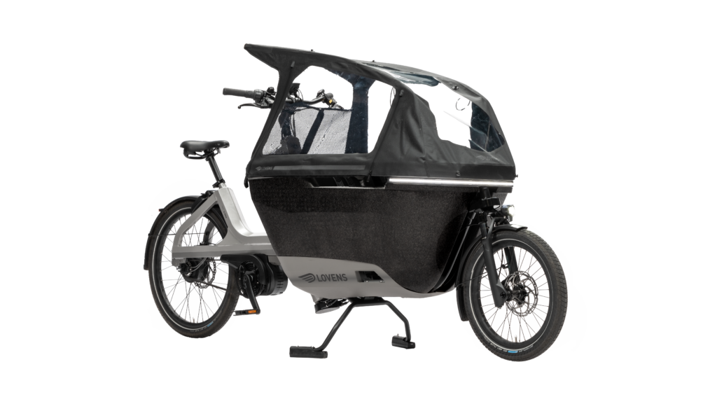 Lovens elektrische bakfiets met regenhuif en led-dagrijverlichting